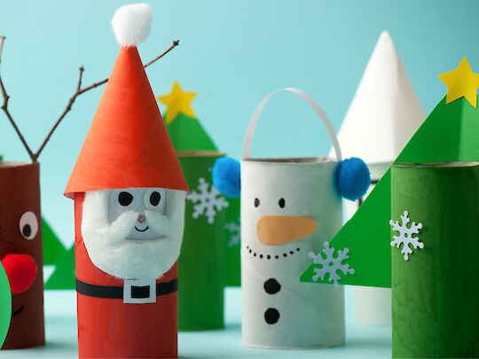 Weihnachtsfiguren aus Klopapierrollen: Bastelideen für Weihnachten